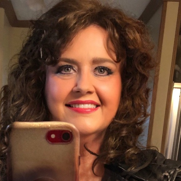 🌹Meet your Posher, Kelly - Picture 2 of 15